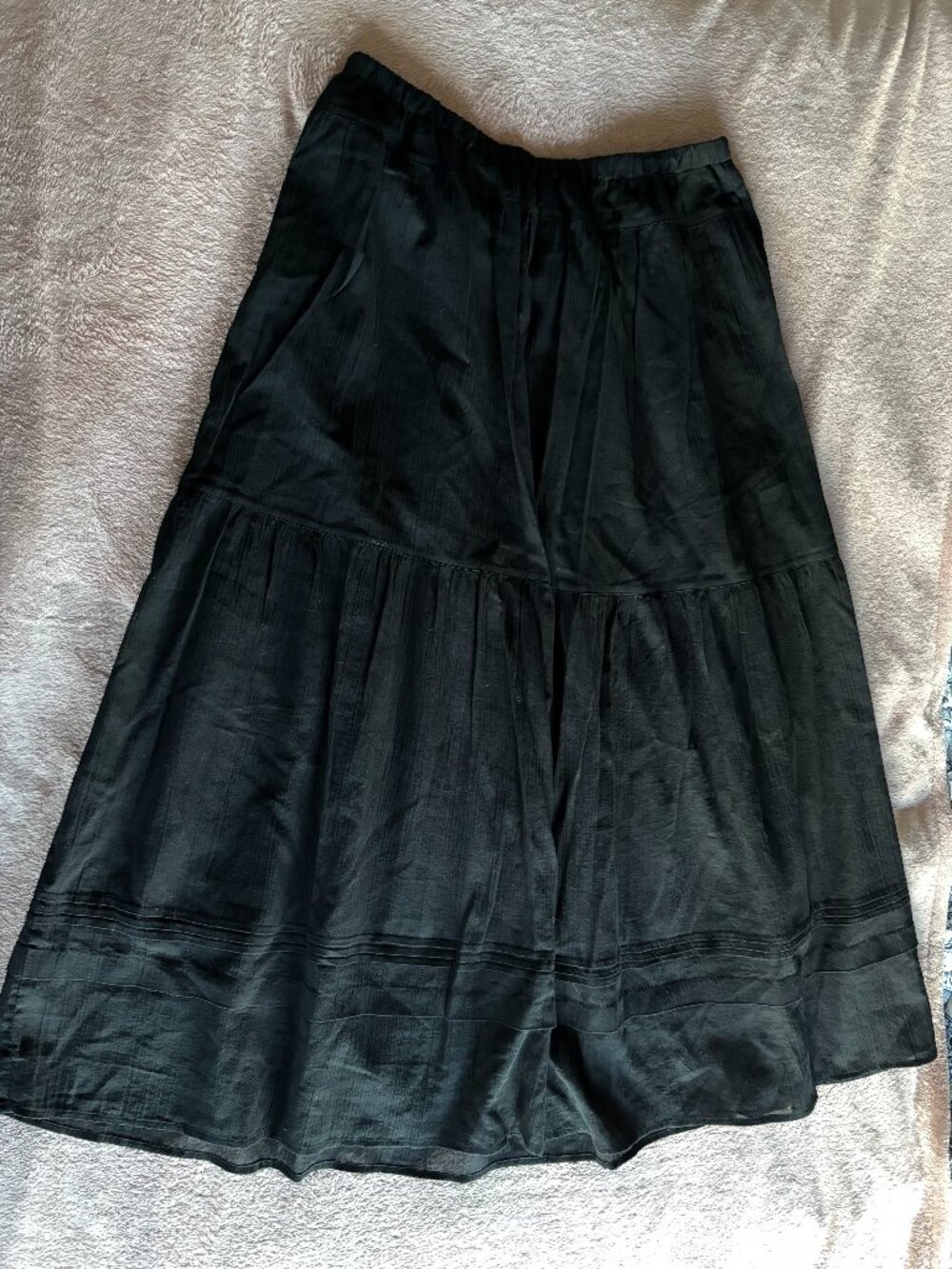 BRAND NEW Uniqlo Tiered Maxi Skirt Black Size Large